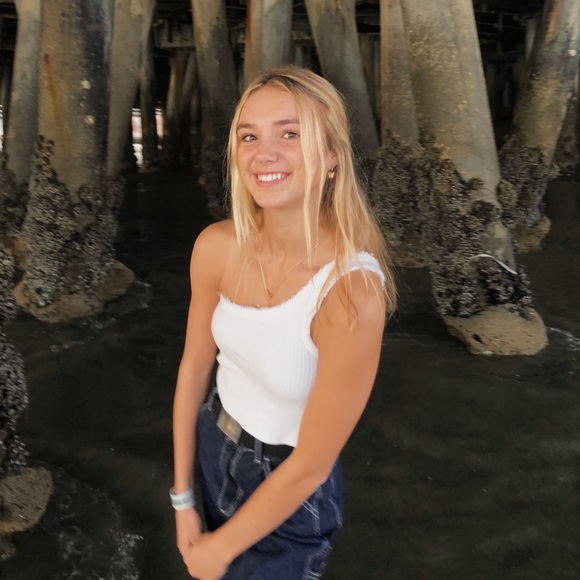 Meet your Posher, Claire - Picture 1 of 1